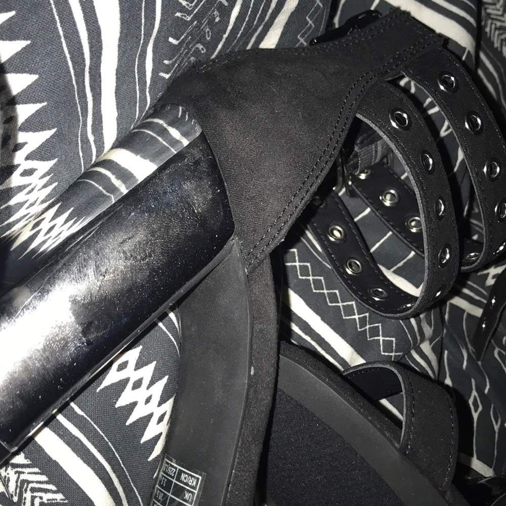Heels - Picture 2 of 4